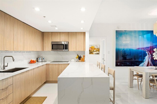 Building Photo - 6899 Collins Ave