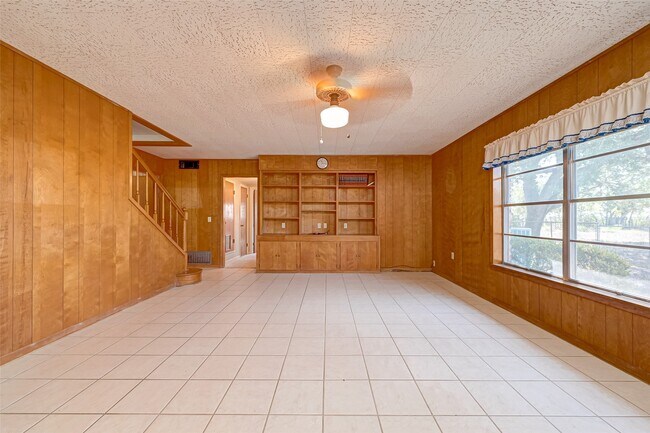Building Photo - 16711 Hwy 90 Alt