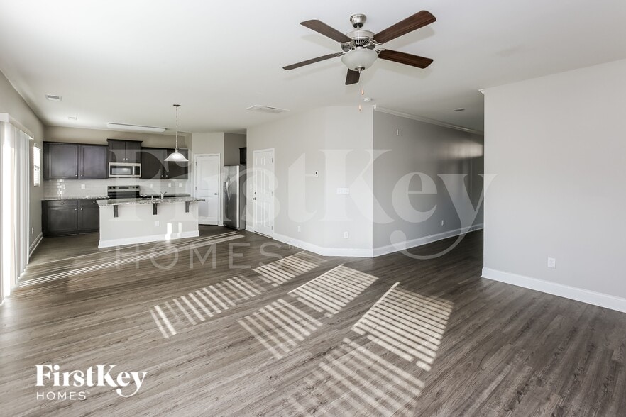 Building Photo - 9225 Evans Creek Ct