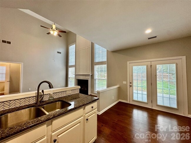 Building Photo - 5307 Bentgrass Run Dr