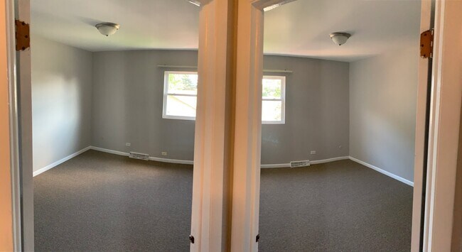 Building Photo - 1637 Sheffield Dr
