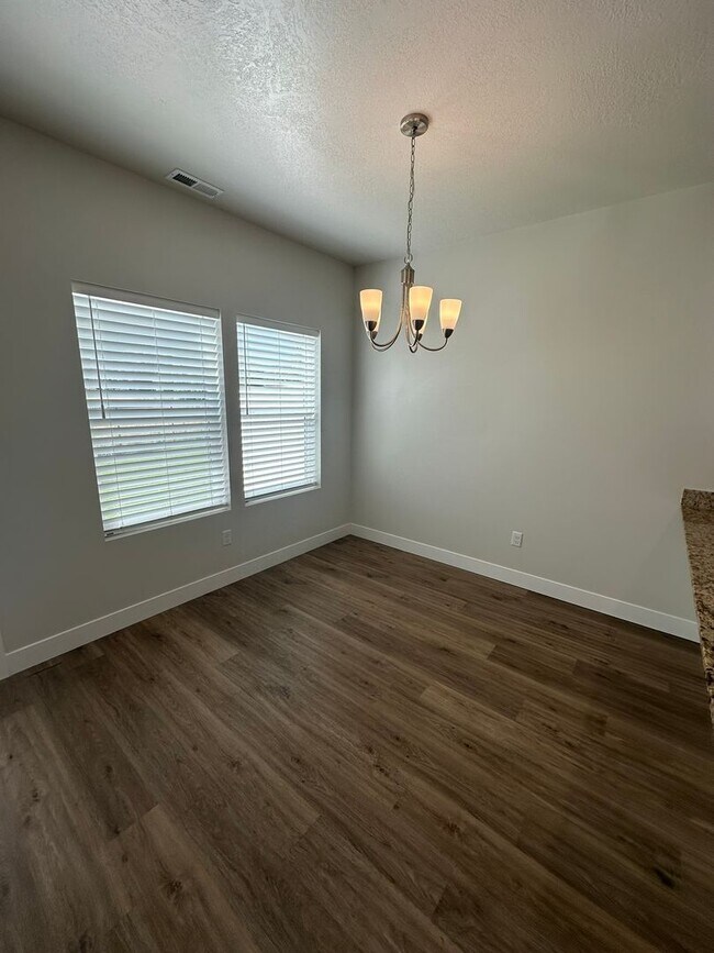 Building Photo - 3 Weeks Rent FREE! 3 Bed 2.5 Bath House for Rent in Morgan!