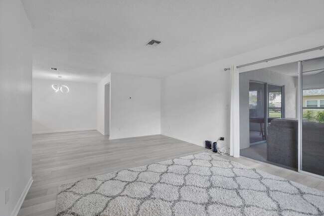 Building Photo - Golf Course Home on Seven Springs Golf and Country Club