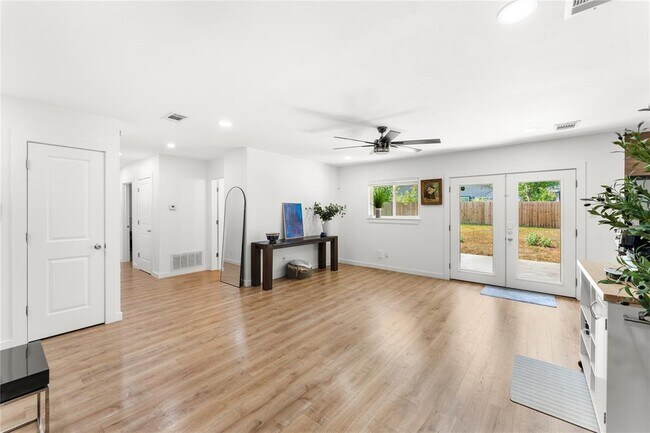Building Photo - 1211 Sahara Ave