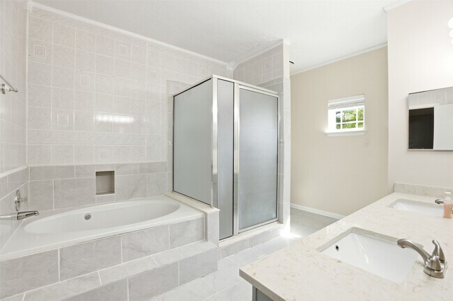 Building Photo - 7235 Battle Hills Dr