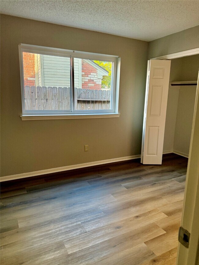 Building Photo - 3610 Bartons Ln