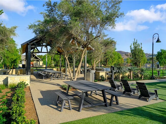 Building Photo - Luxury Living at The Farm