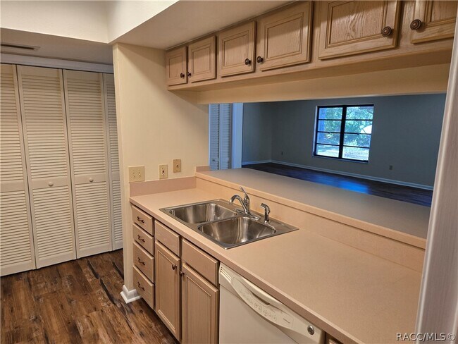 Building Photo - 79 Chinaberry Cir