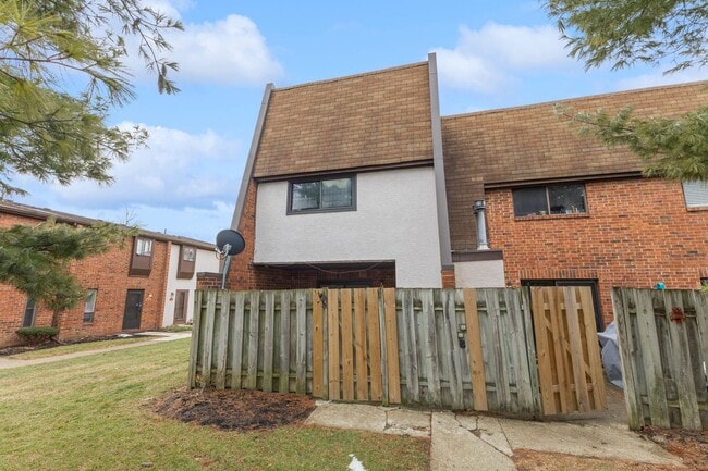 Building Photo - Spacious 3-Bedroom with Private Patio in Westerville