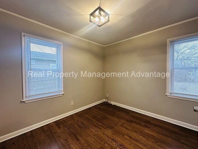 Building Photo - Charming 3 Bedroom Bungalow in Prime Ferndale Location!