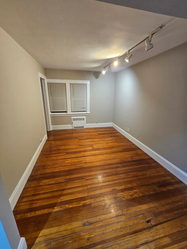 Building Photo - 28 Hartwell Pl