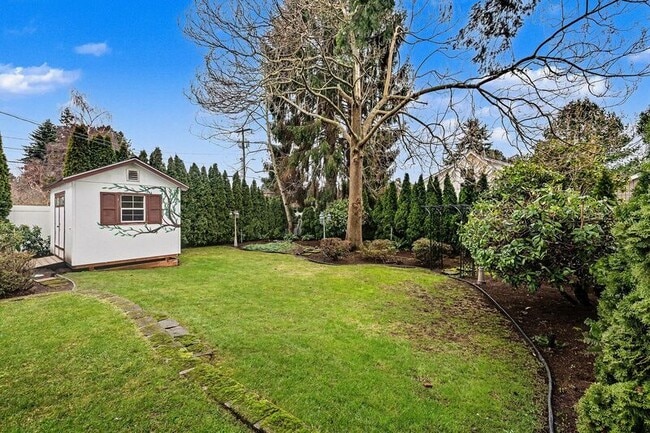 Building Photo - 2658 35th Ave W