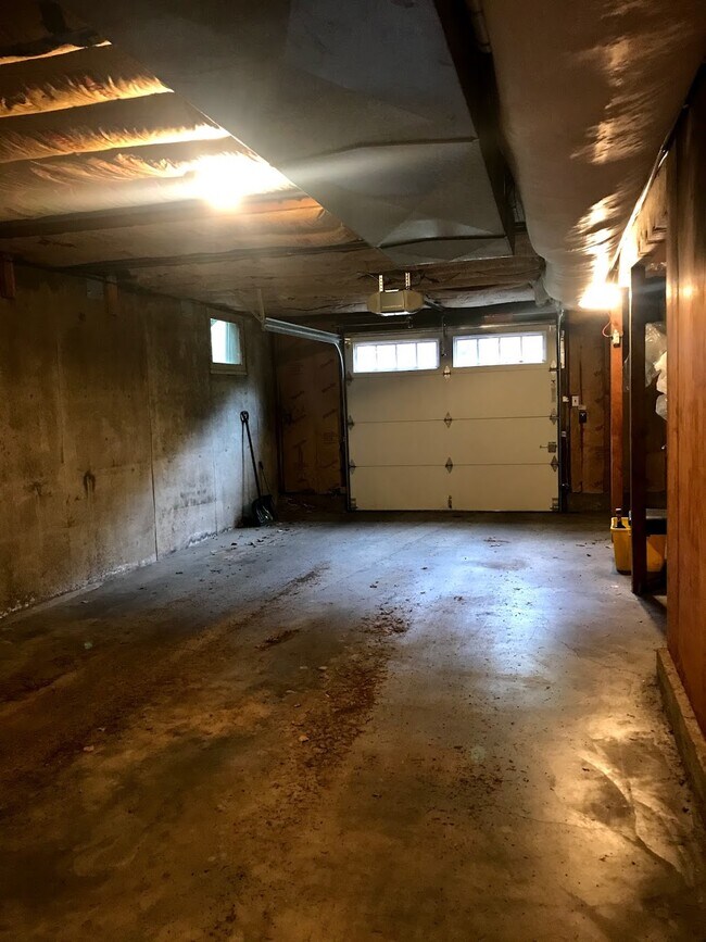 Building Photo - 3833 SW Marigold St