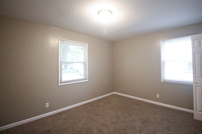 Building Photo - Updated 3 Bedroom Home