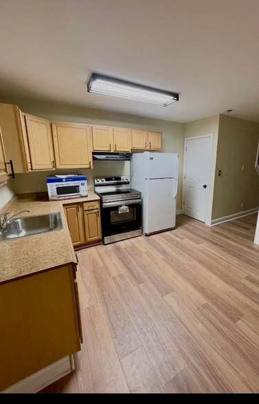 Building Photo - 919 Gray St