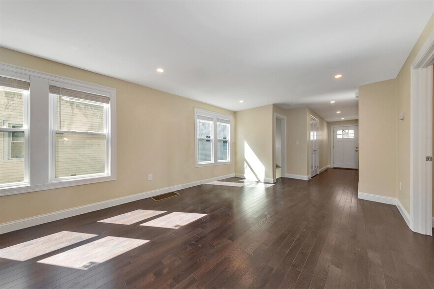 Building Photo - 43 Wright Ave