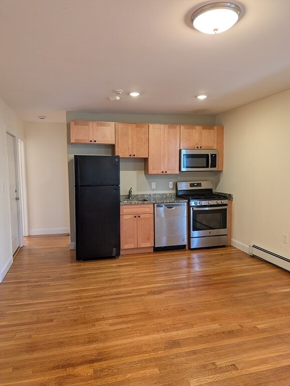 Building Photo - 305 Hurley St