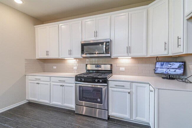 Building Photo - 9623 Thimbleweed Dr