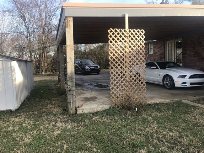 Building Photo - 730 Harpeth Pkwy W