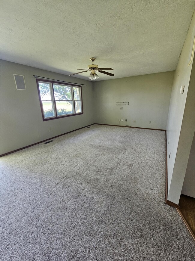 Building Photo - 711 N Hemlock St