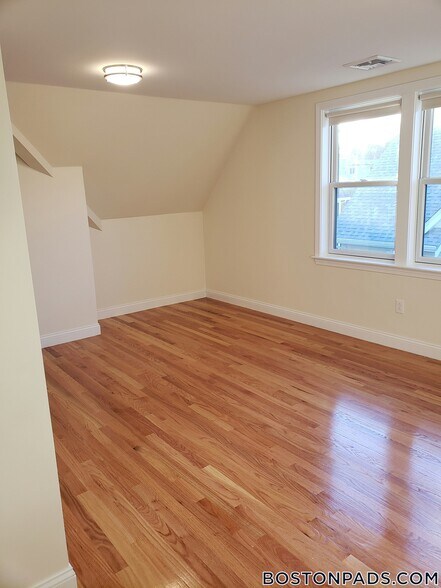 Building Photo - 96 Waumbeck St