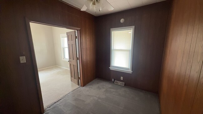 Building Photo - 216 W Sylvania Ave