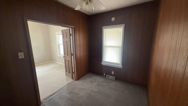 Building Photo - Two Bedroom Bungalow for Rent