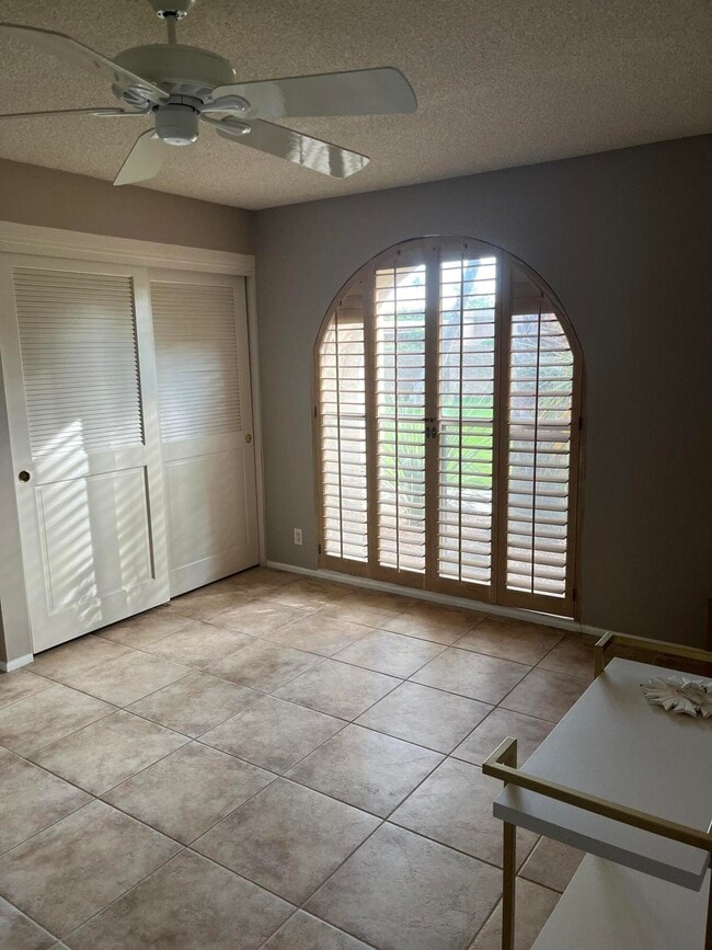 Building Photo - 555 W Baristo Rd