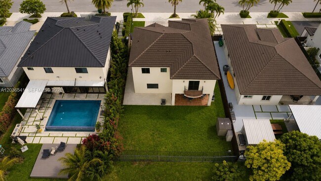 Building Photo - 4450 SW 164th Ave