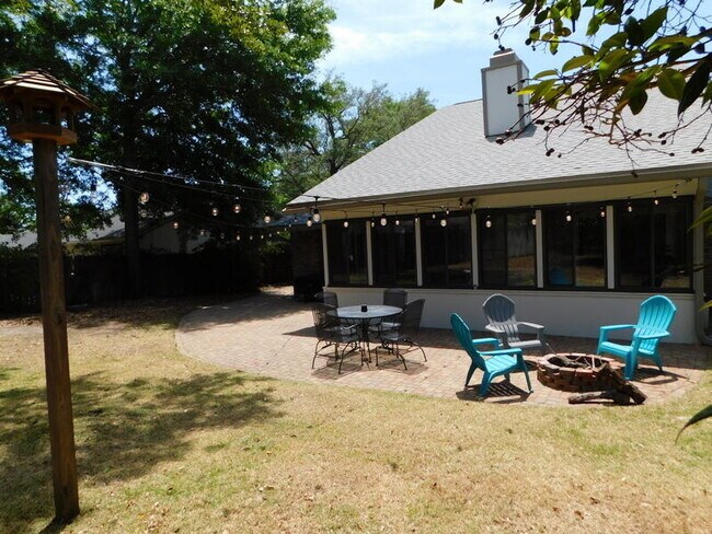 Building Photo - 939 Ridgewood Way