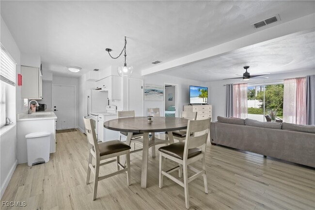 Primary Photo - 1661 Coronado Rd