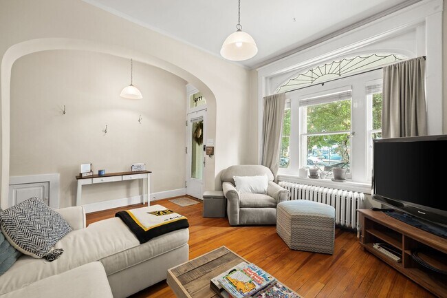 Building Photo - 1719 Hanover Ave