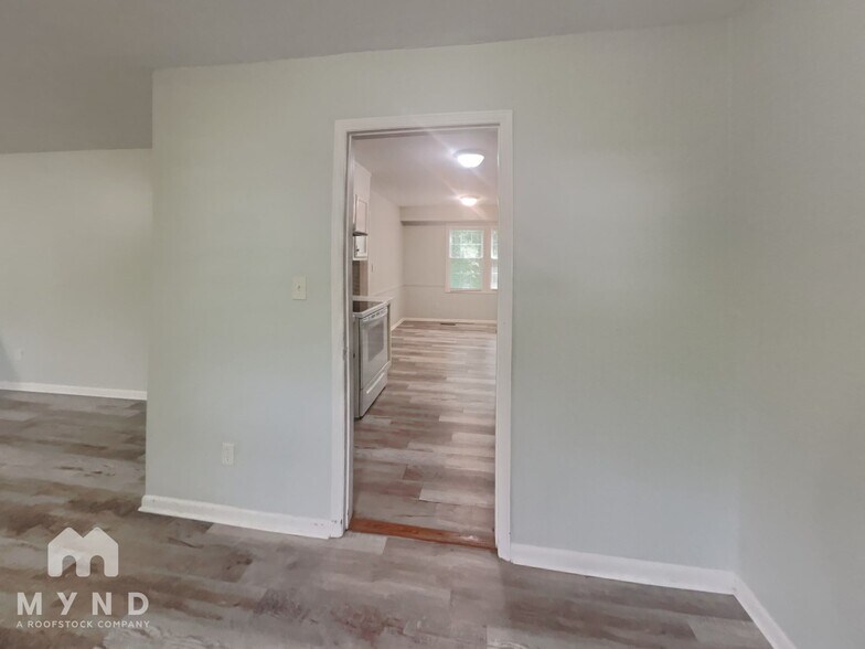 Building Photo - 5454 Faucett Rd