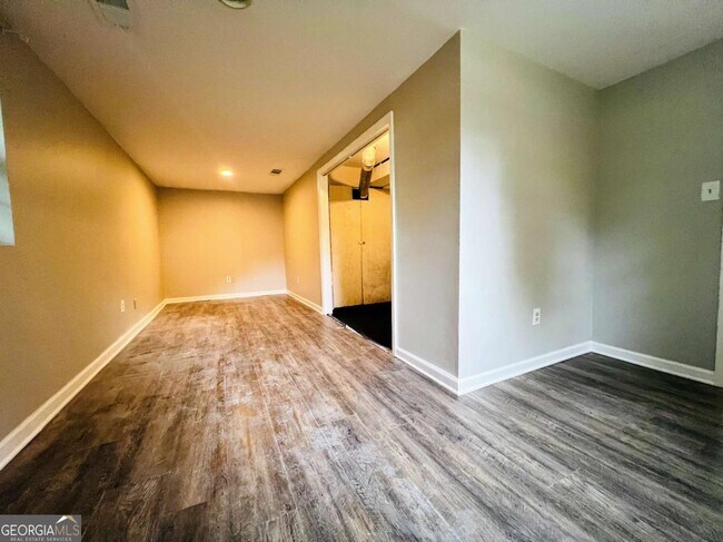 Building Photo - 3151 Sandy Plains Rd