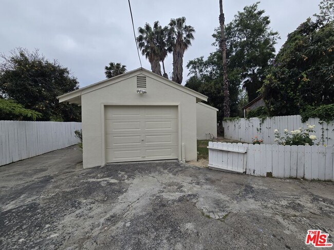Building Photo - 14758 Lemay St