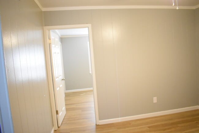 Building Photo - 2319 Banita St