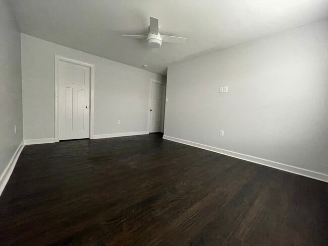 Building Photo - 6425 Apt 303