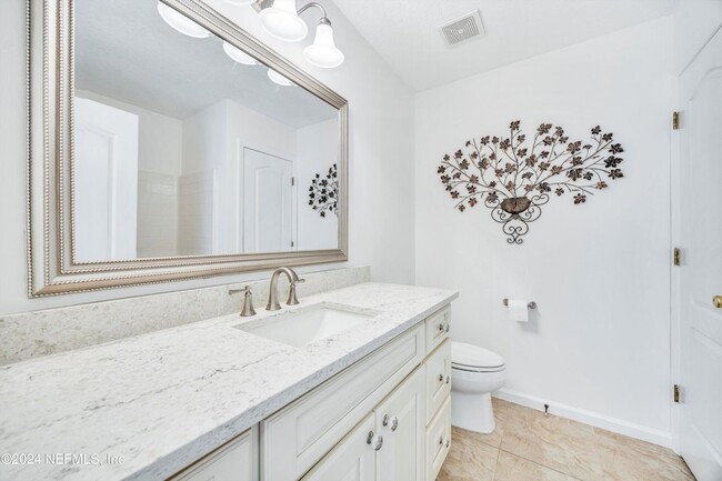 Building Photo - 657 MacKenzie Cir