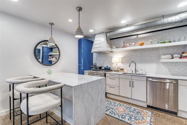 Building Photo - 2727 Hood St