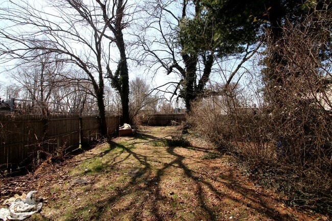 Building Photo - 42 Walnut St