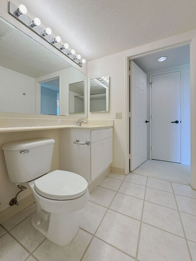 Building Photo - 3075 Ala Poha Pl