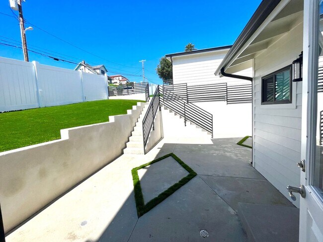 Building Photo - 624