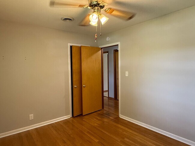 Building Photo - Beautiful 3 bedroom- North Johnson City