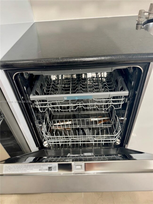 Building Photo - 16453 NE 33rd Ave