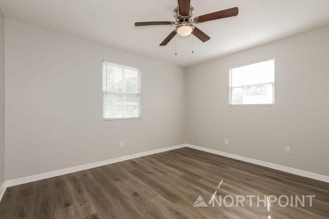 Building Photo - 7912 Allamanda Ave