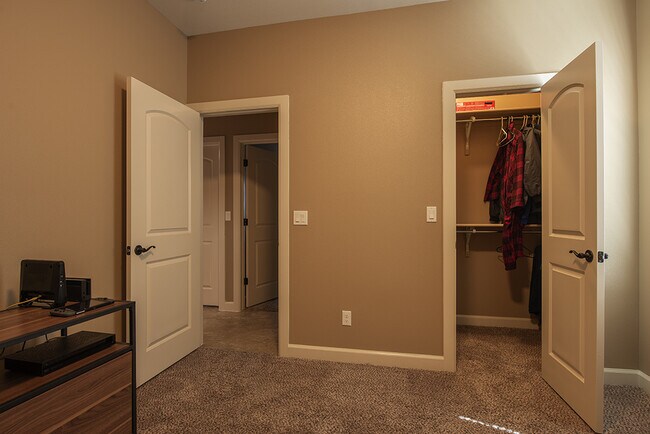 Building Photo - STYLISH EASTSIDE HOME