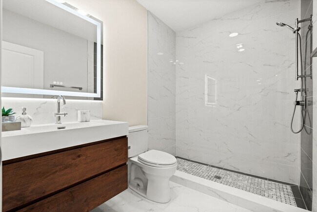 Building Photo - 16 Taber St