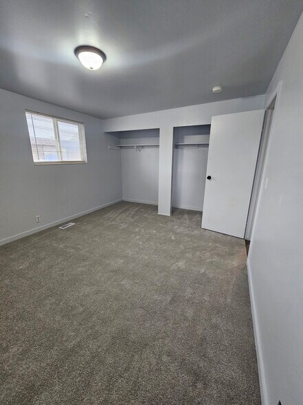 Building Photo - 741 N Riverside Dr