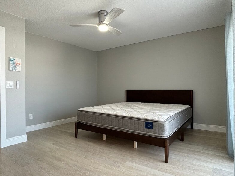 Building Photo - 1244 Beachside Ln