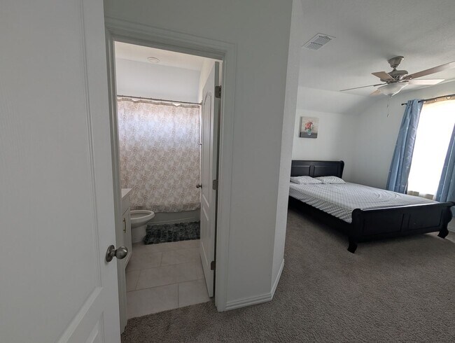 Building Photo - Spacious 4BR House in Hutto. Walkable dist...